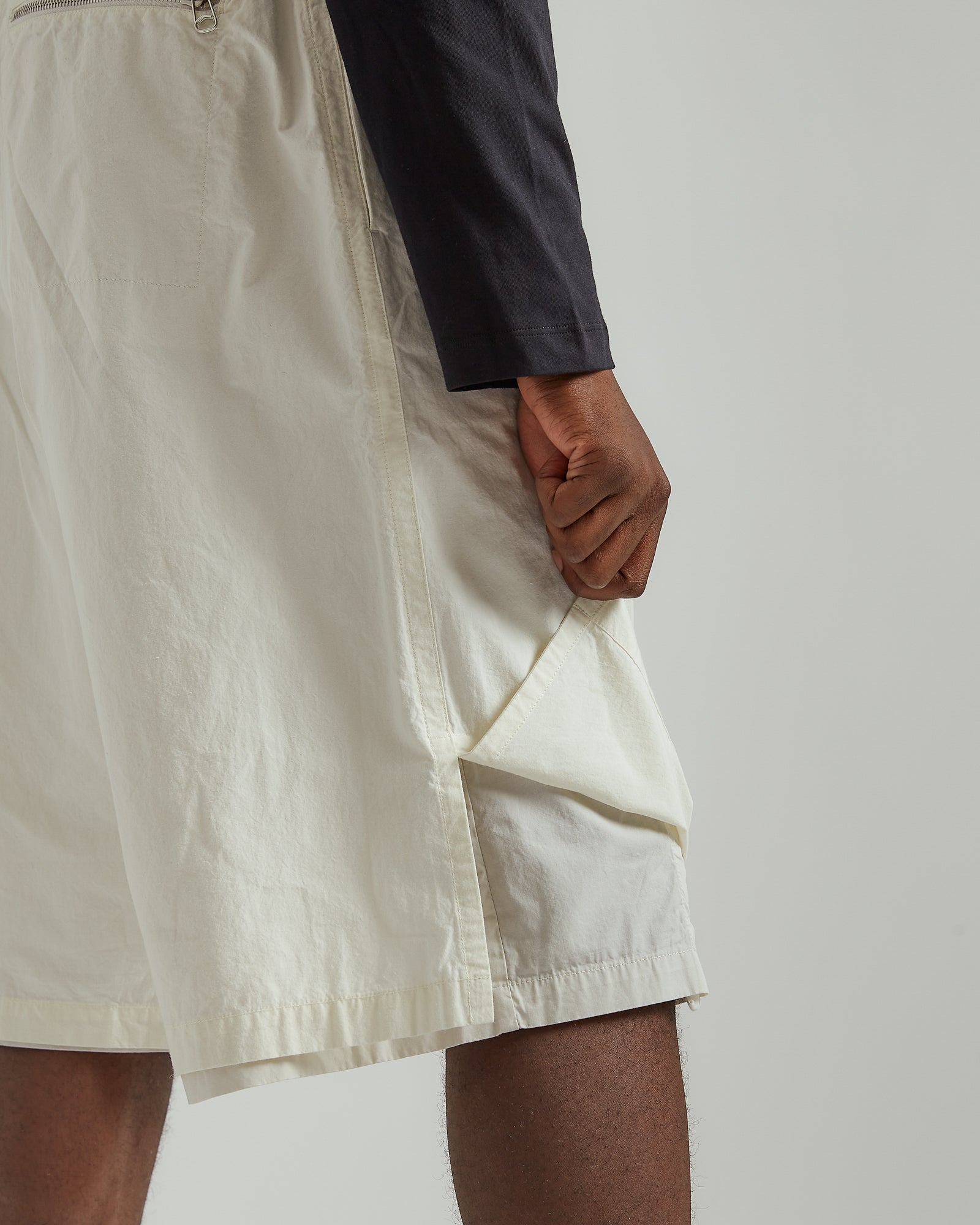 Frieze Short in Off White