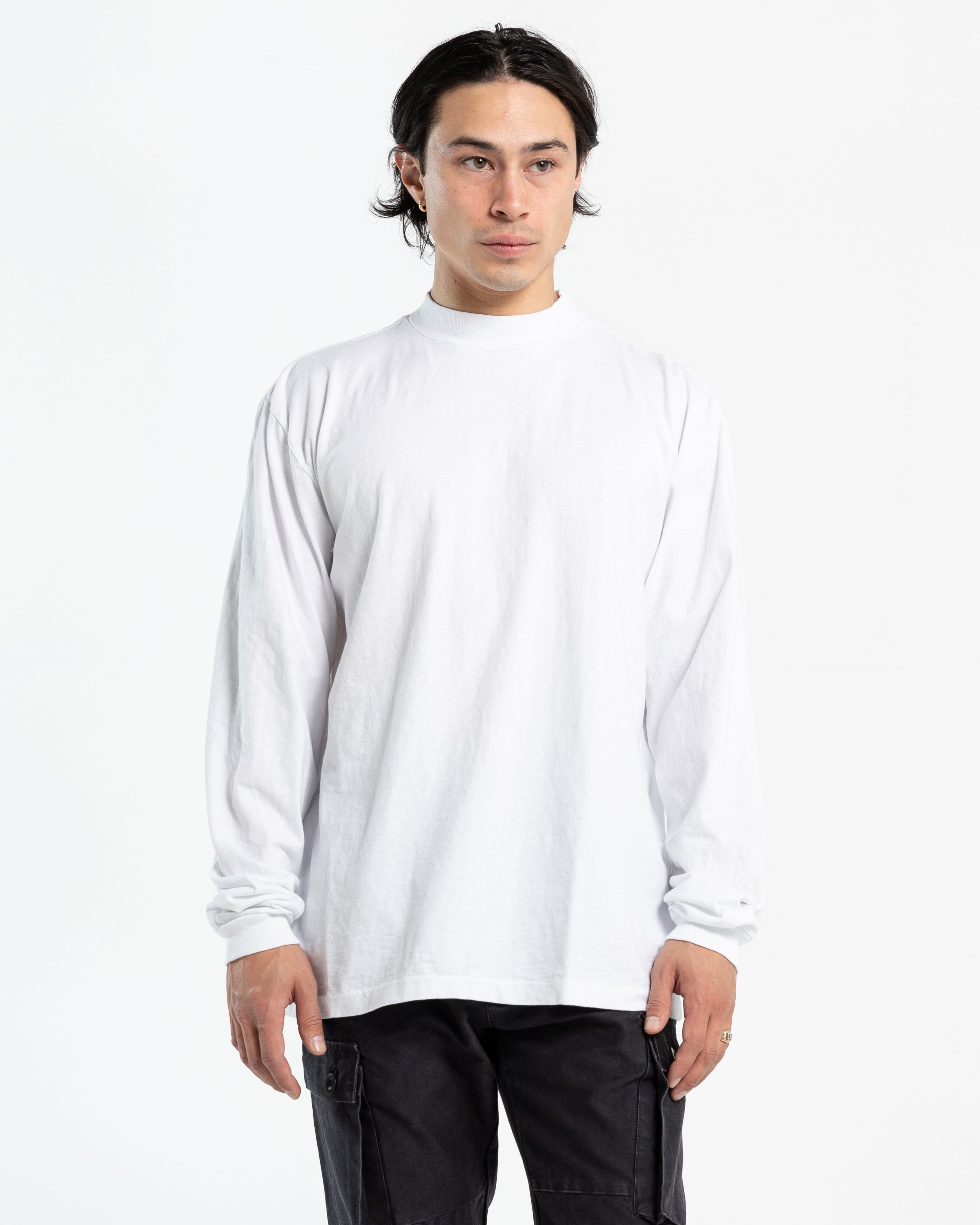 900 Longsleeve Mockneck T-Shirt in White