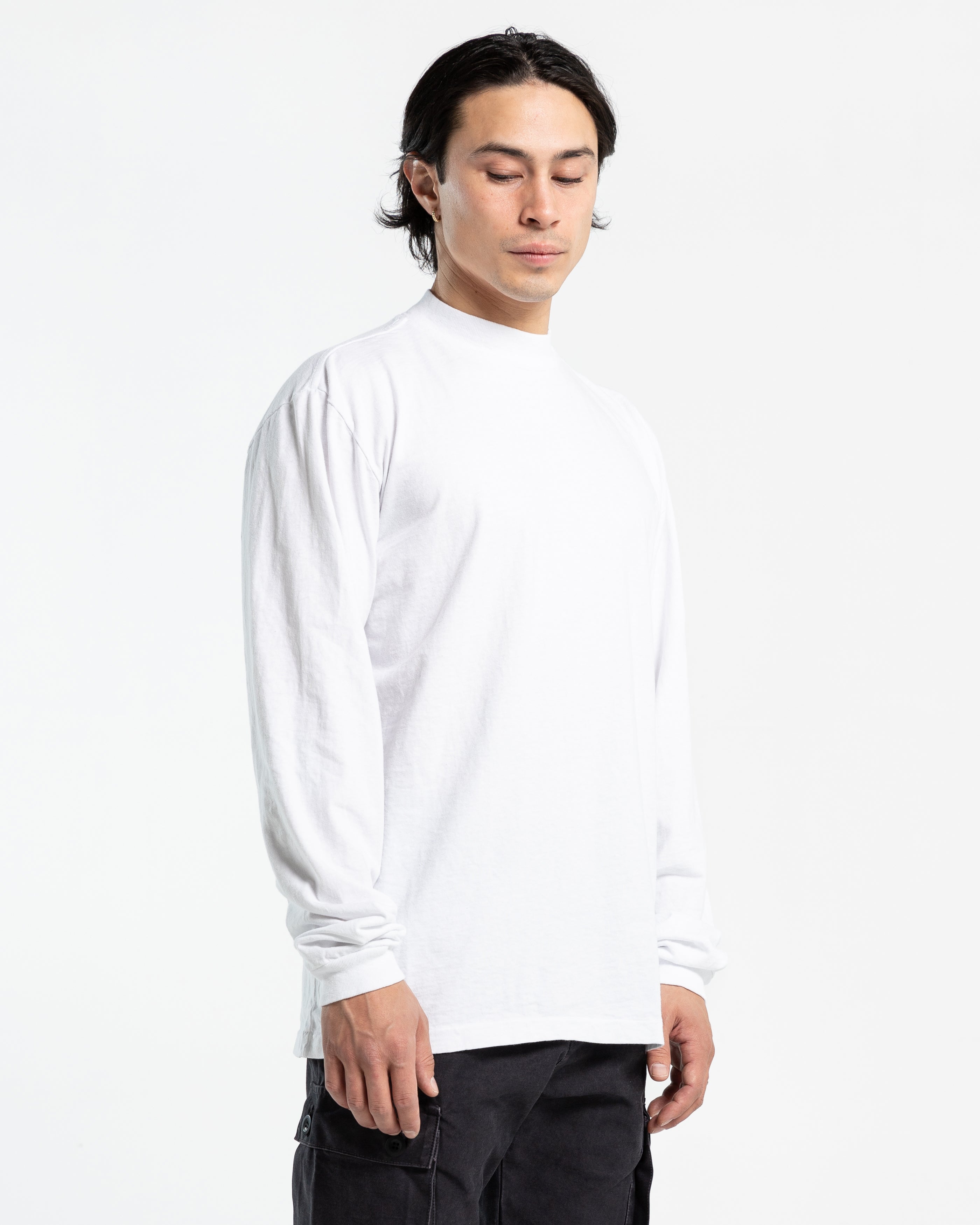 900 Longsleeve Mockneck T-Shirt in White