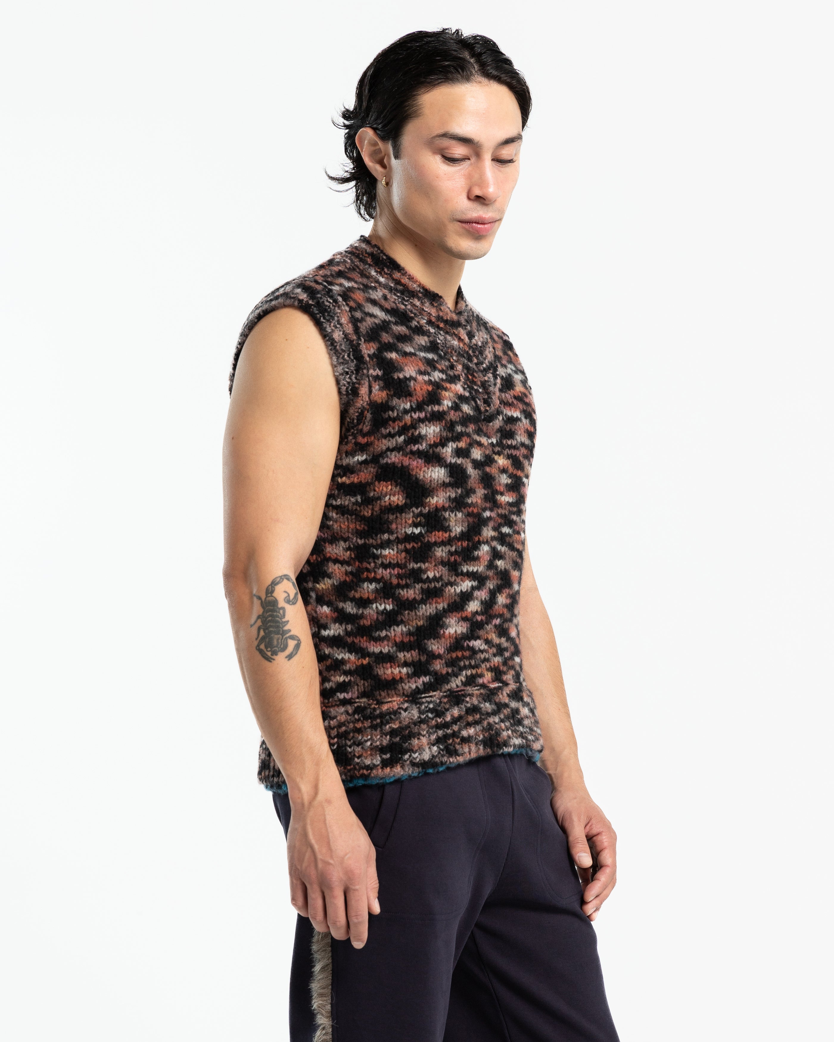 Gudea Vest in Black Speckled White