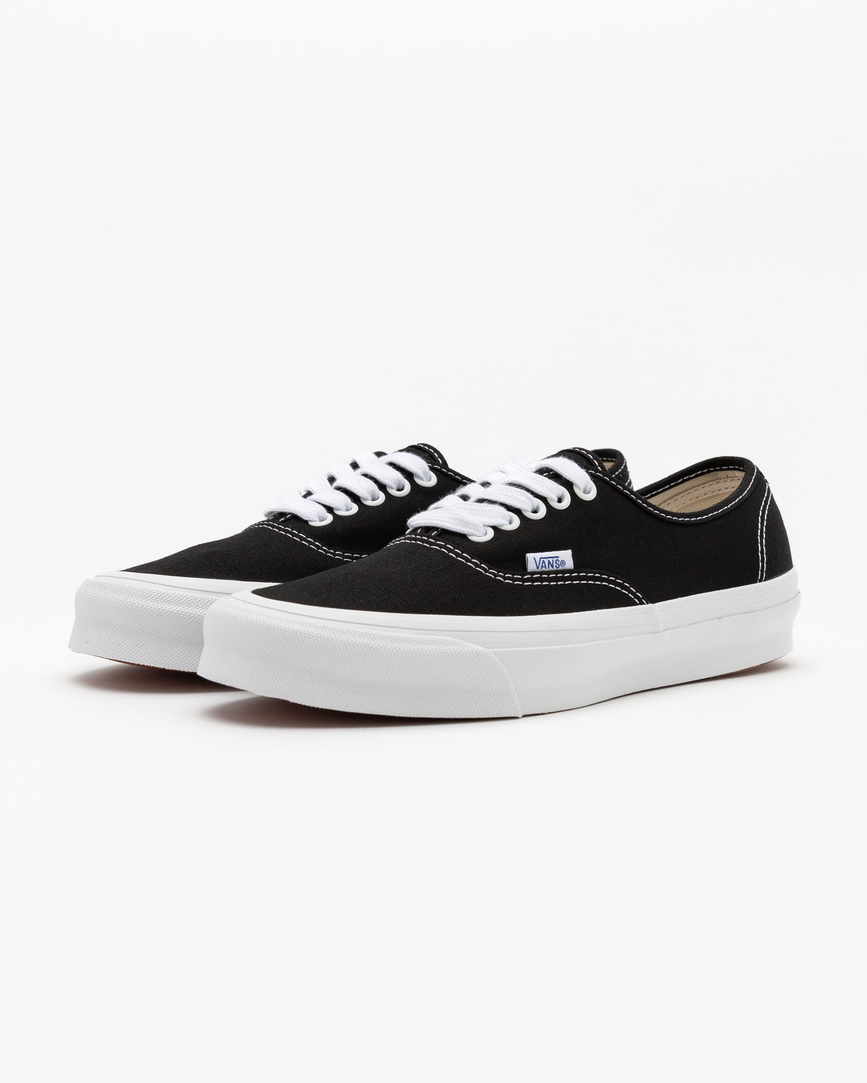 Vans vault black hot sale and white